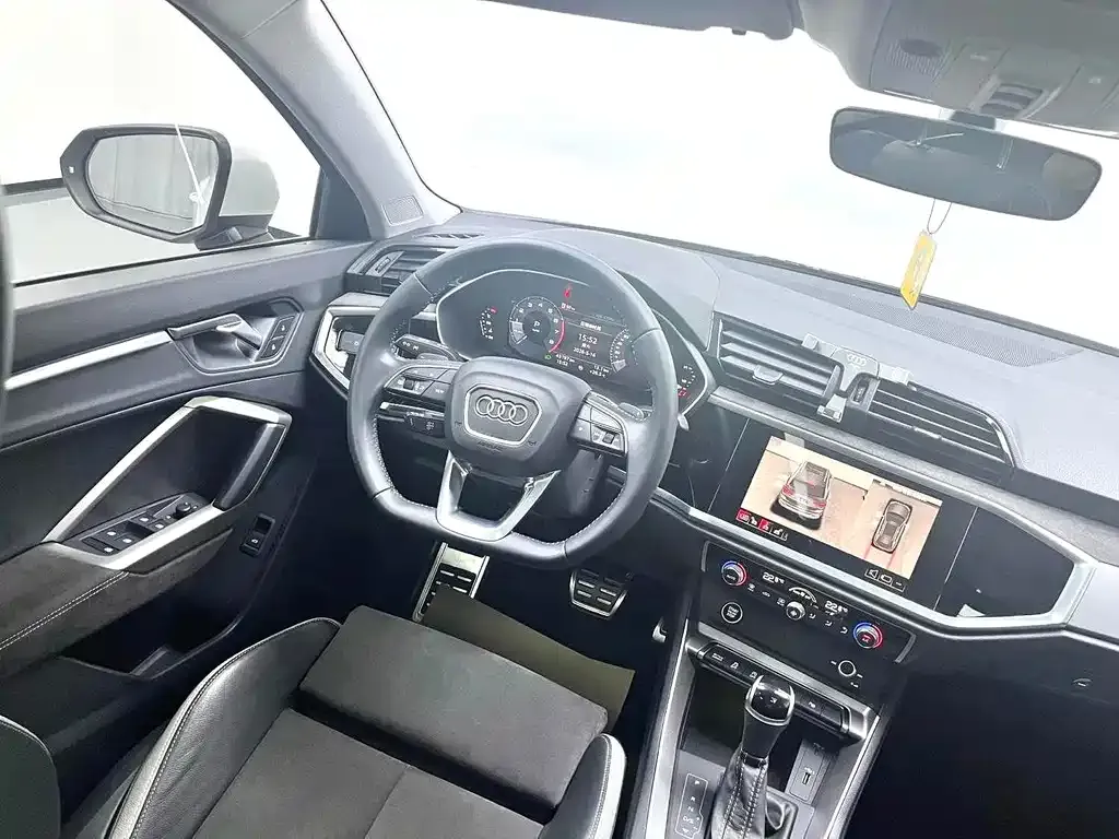 Audi Q3 — фото 9