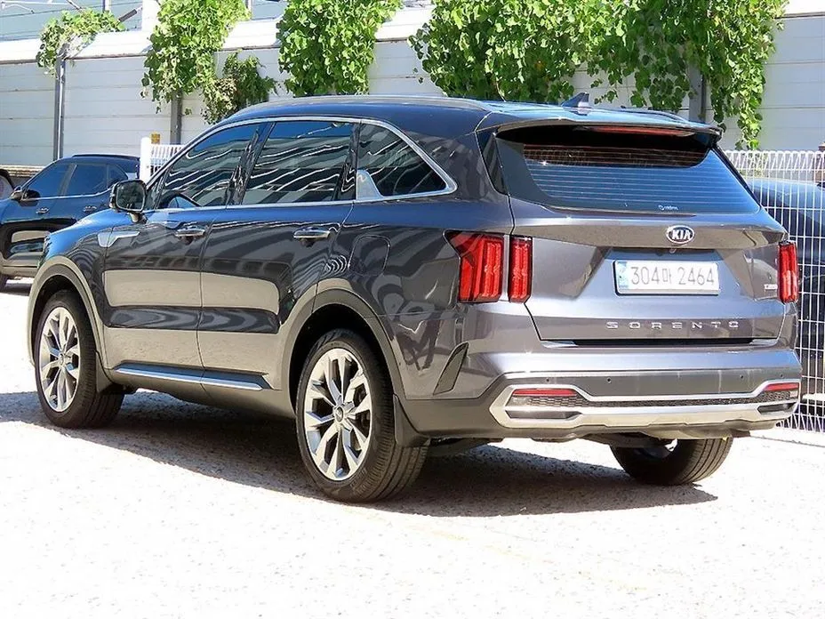 Kia Sorento — фото 6