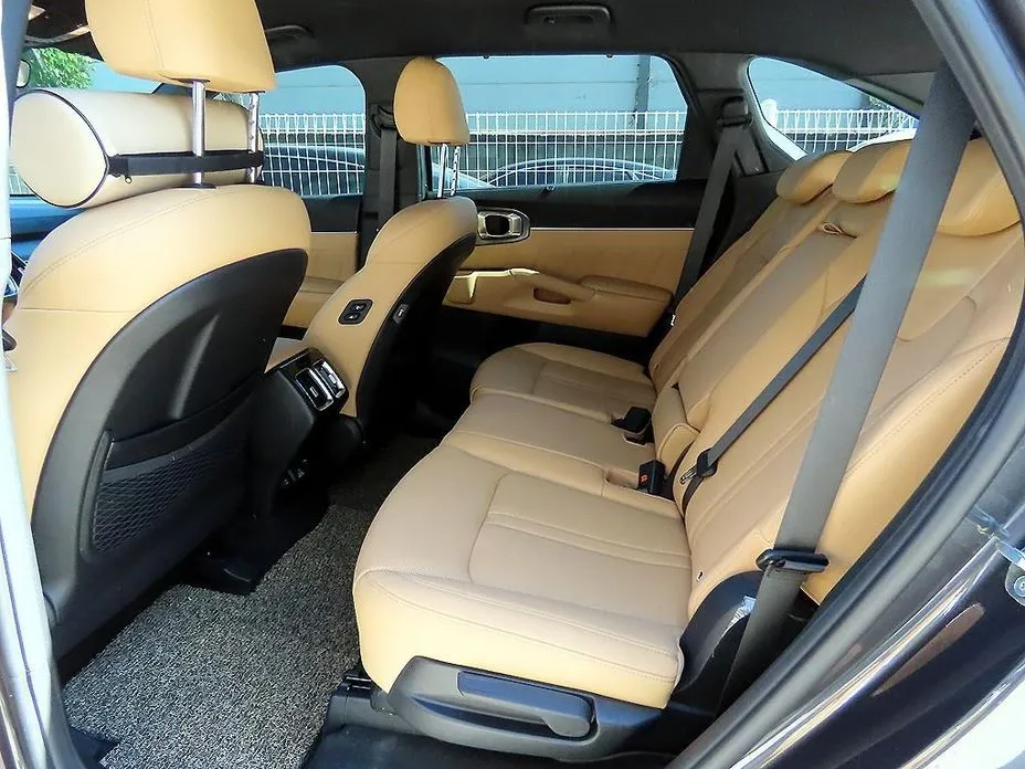 Kia Sorento — фото 7