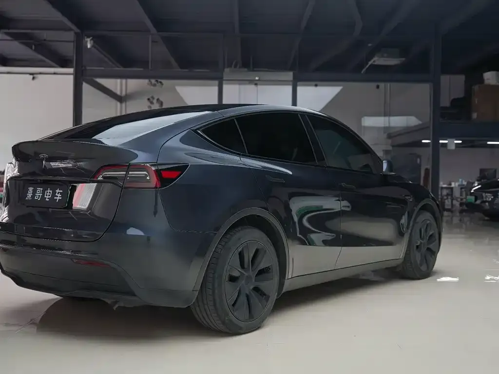 Tesla Model Y — фото 4