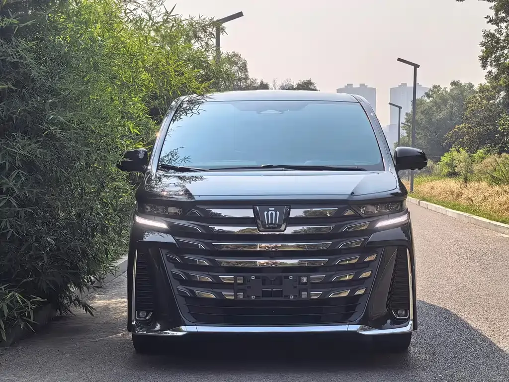 Toyota Vellfire — фото 10