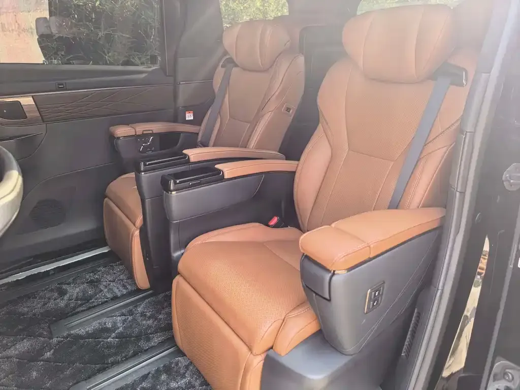 Toyota Vellfire — фото 9