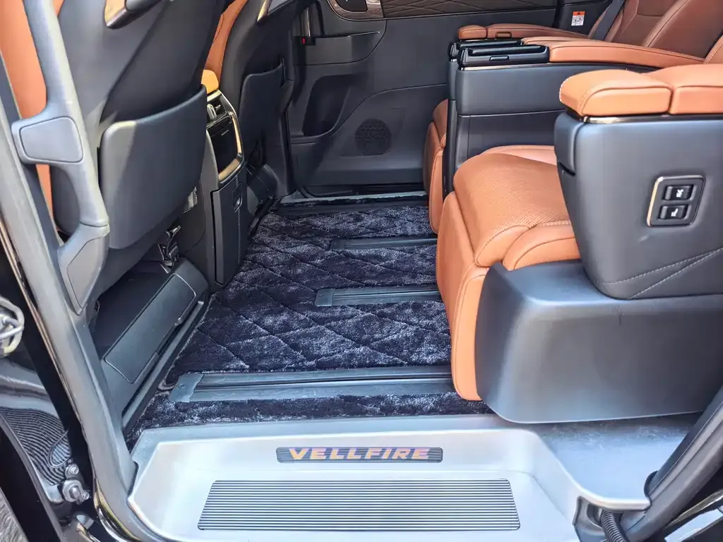 Toyota Vellfire — фото 2