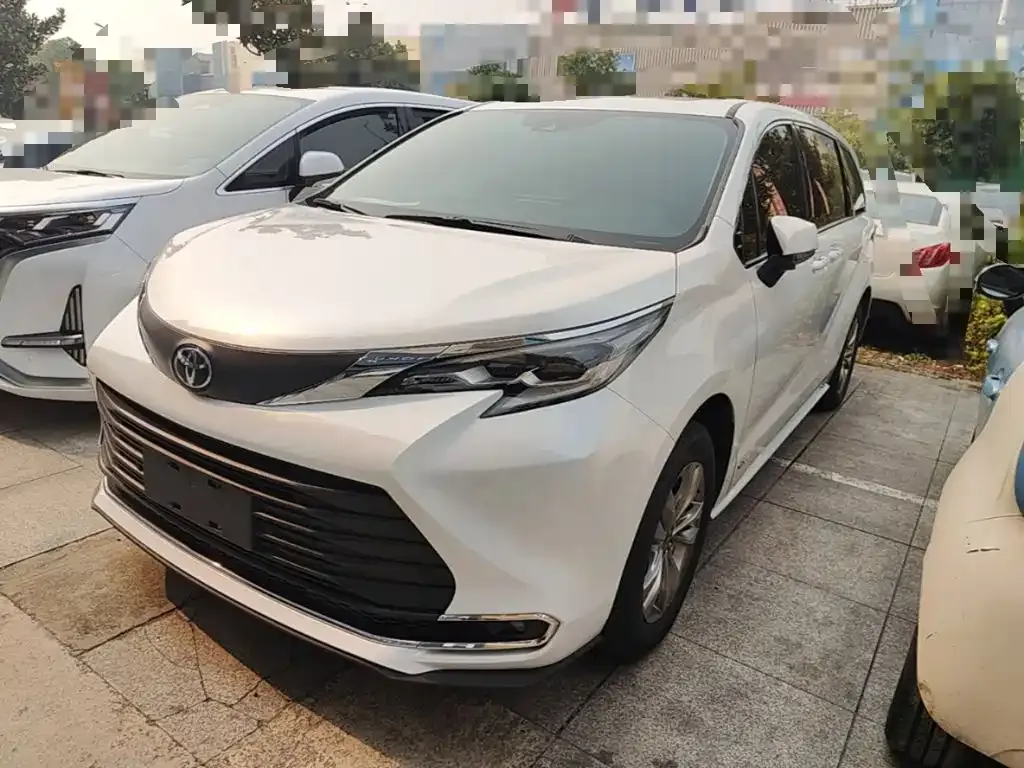 Toyota Sienna — фото 3