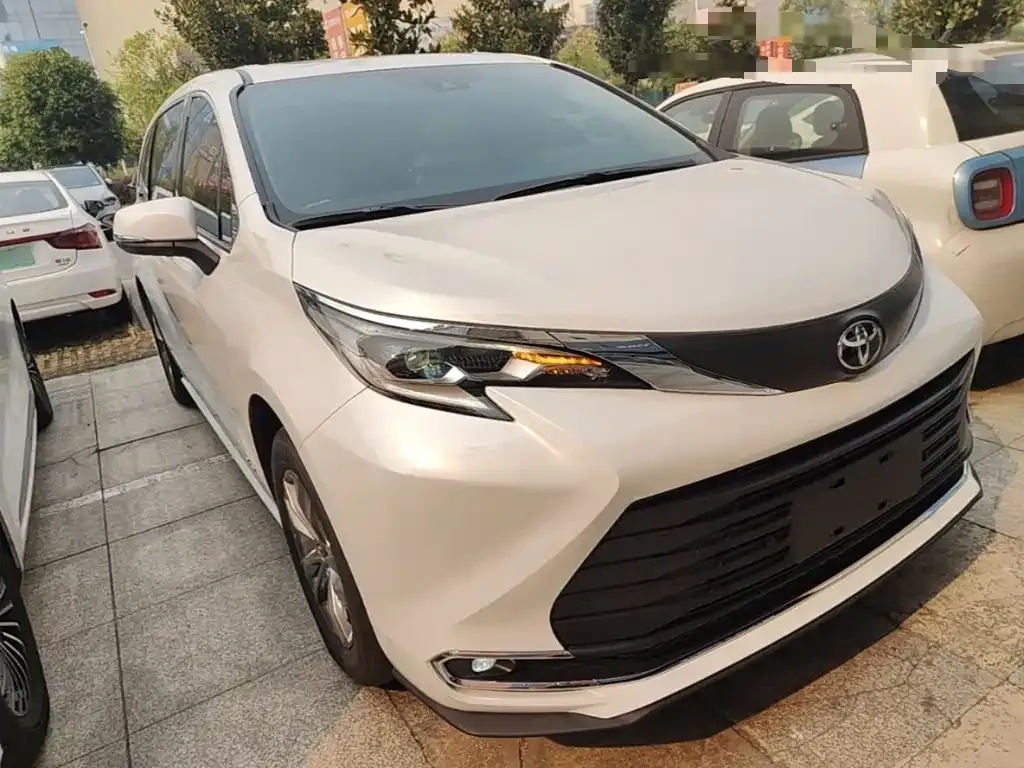Toyota Sienna — фото 4