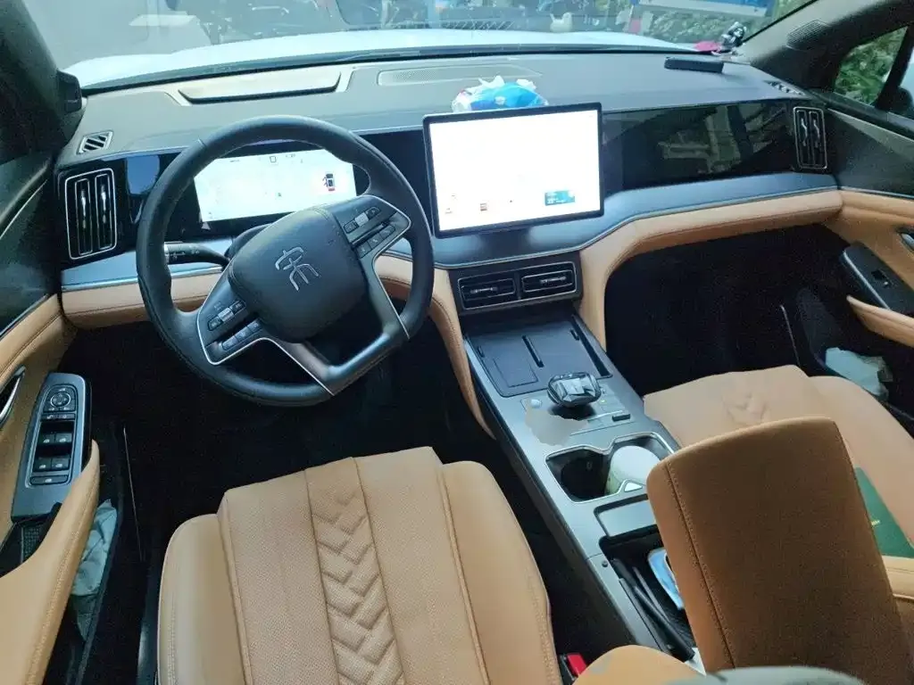 BYD L DM-i — фото 7