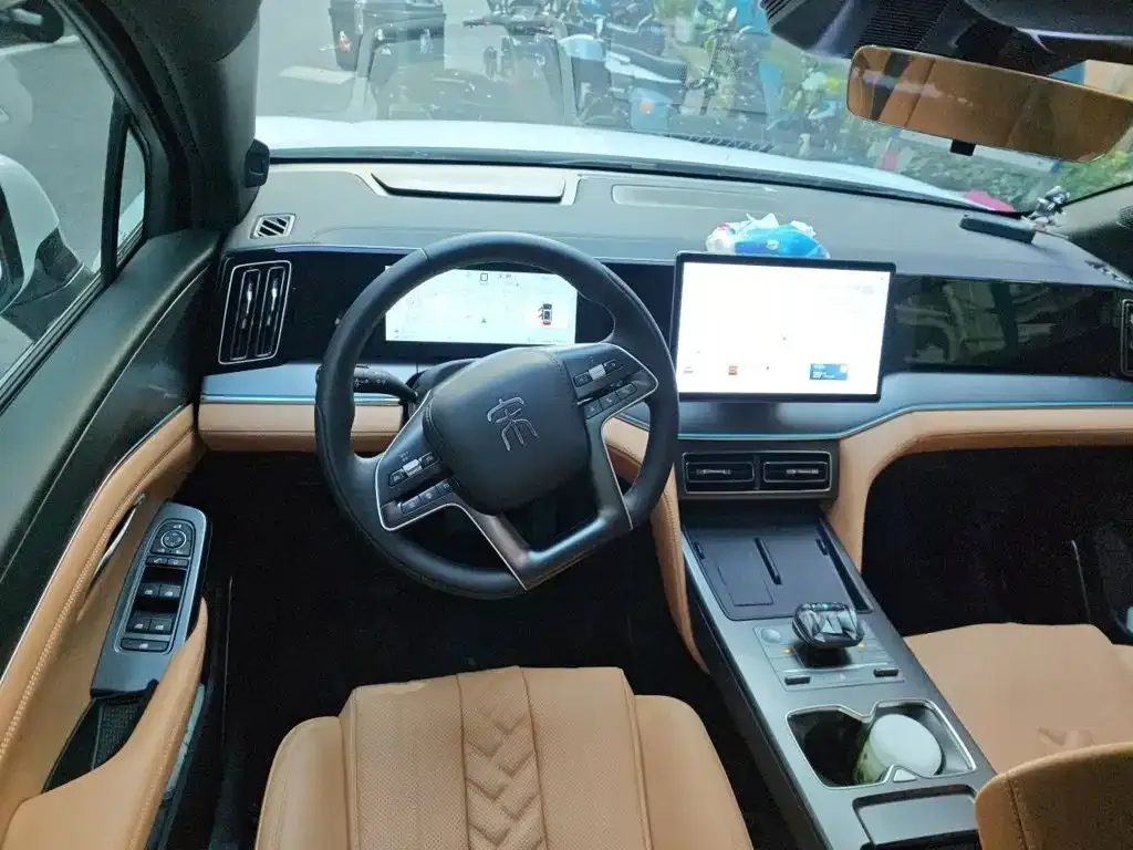 BYD L DM-i — фото 8