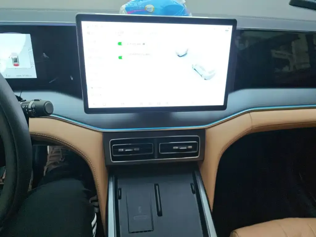 BYD L DM-i — фото 3