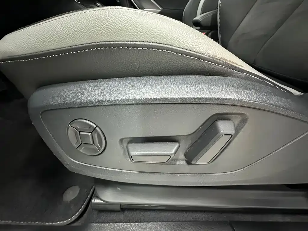 Audi Q3 — фото 10