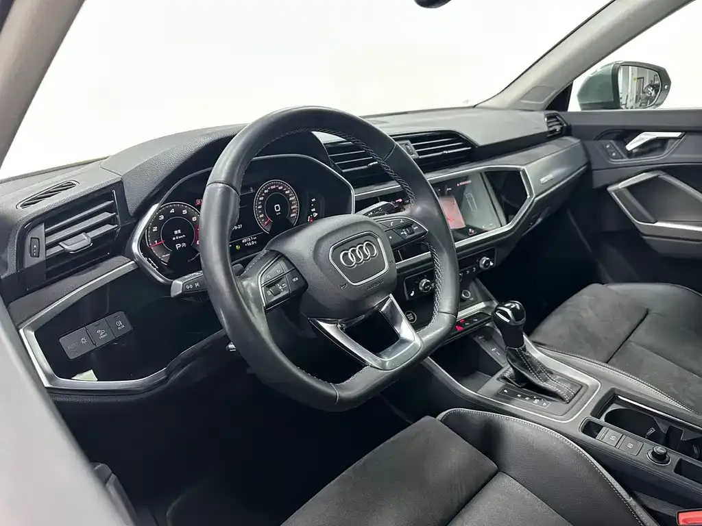 Audi Q3 — фото 7