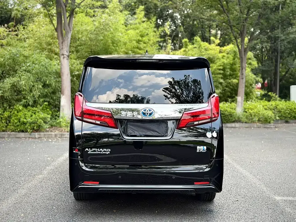 Toyota Alphard — фото 6