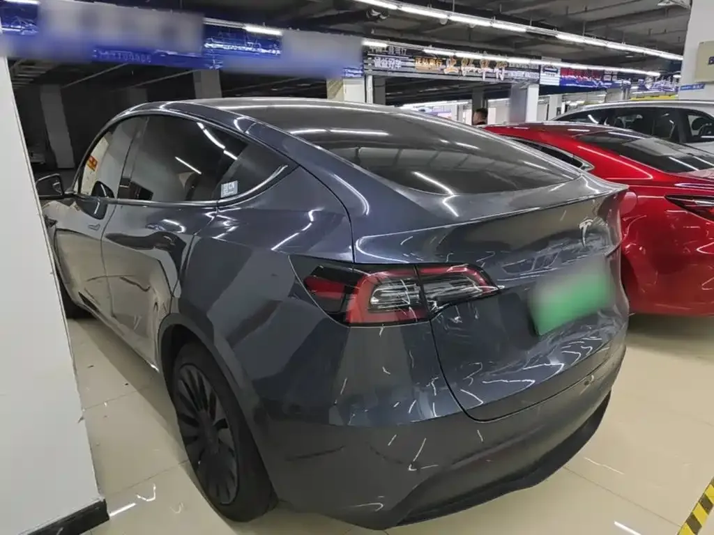 Tesla Model Y — фото 10