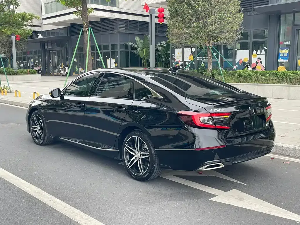 Honda Accord — фото 8