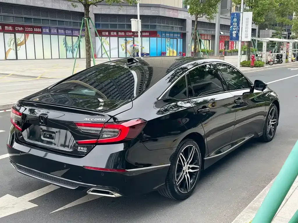 Honda Accord — фото 9