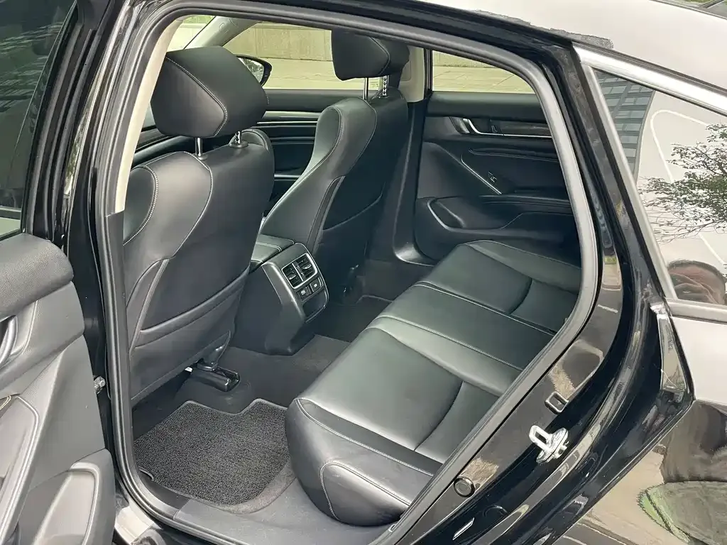 Honda Accord — фото 3