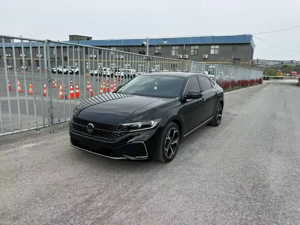 Volkswagen Passat — фото 1