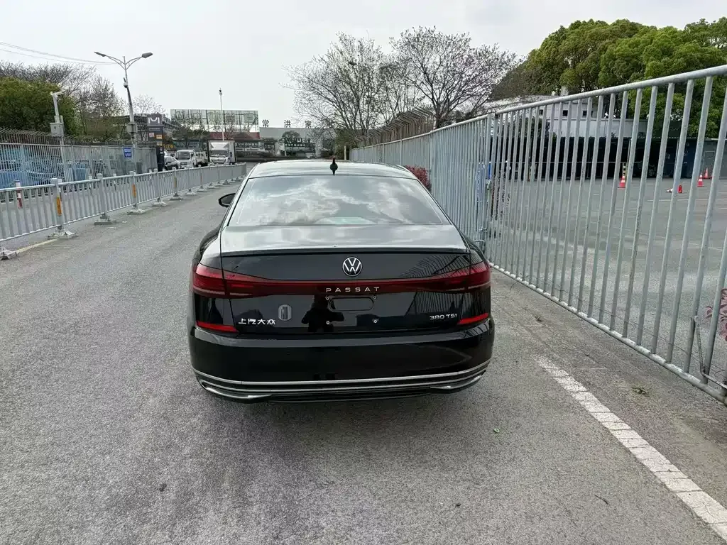 Volkswagen Passat — фото 8