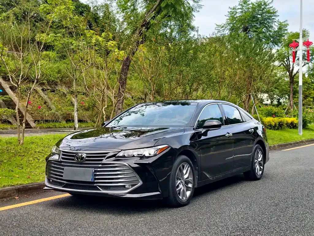 Toyota Avalon — фото 1