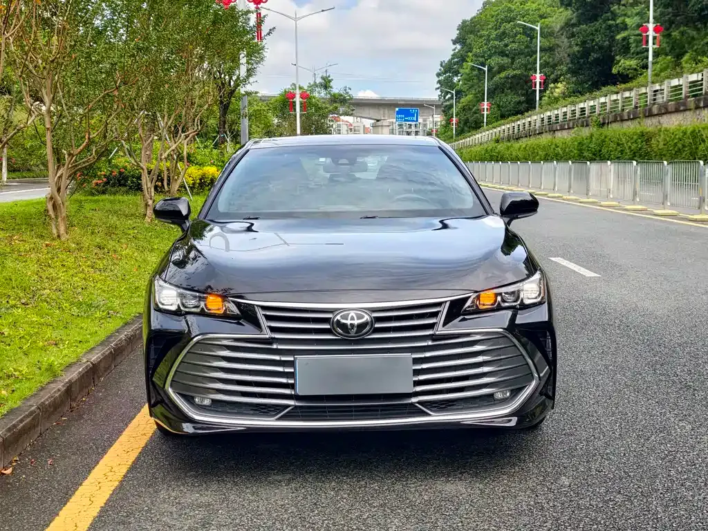 Toyota Avalon — фото 10