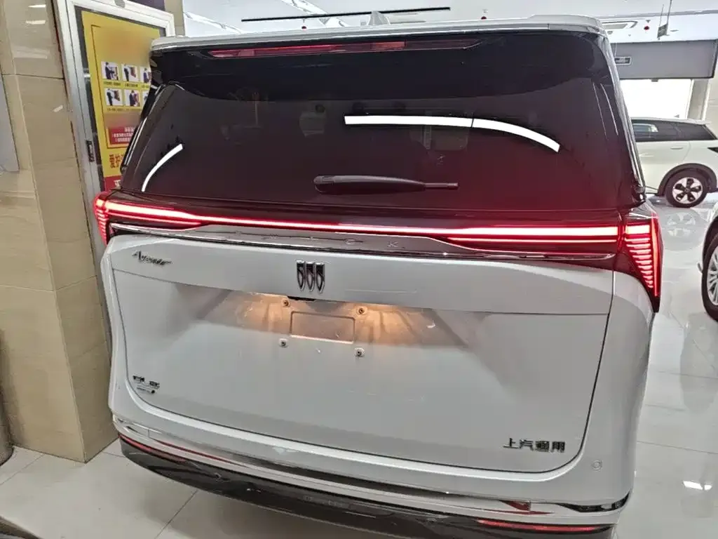 Buick GL8 Hybrid — фото 2