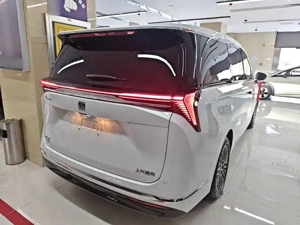 Buick GL8 Hybrid — фото 3