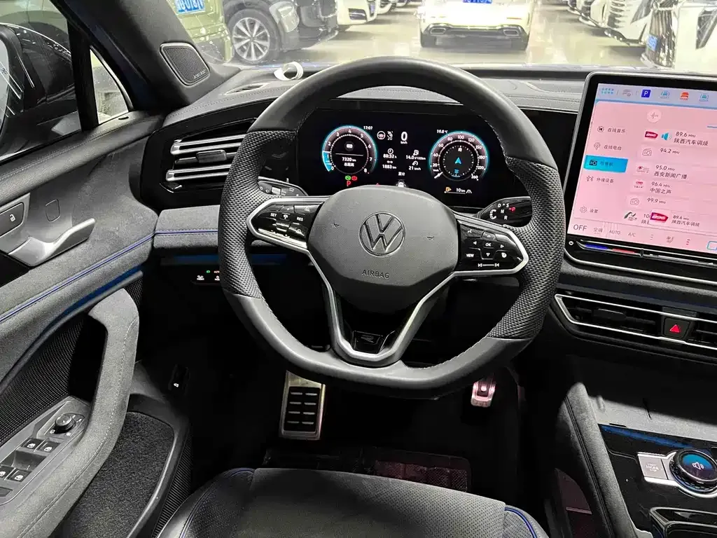 Volkswagen Tiguan L — фото 6