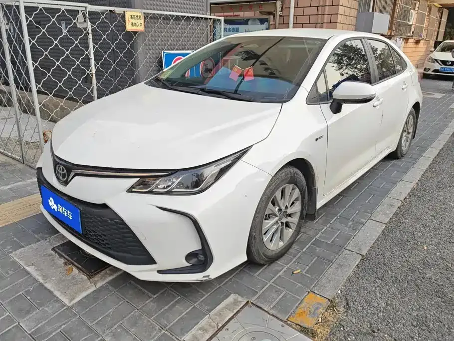 Toyota Corolla — фото 1