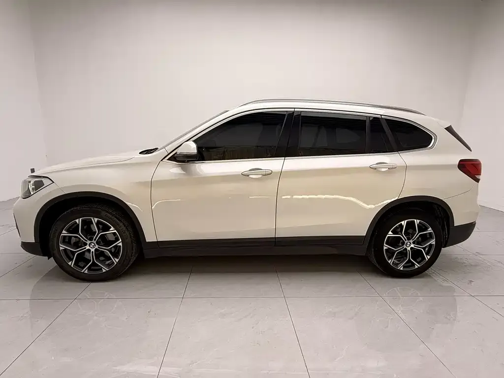 BMW X1 — фото 8