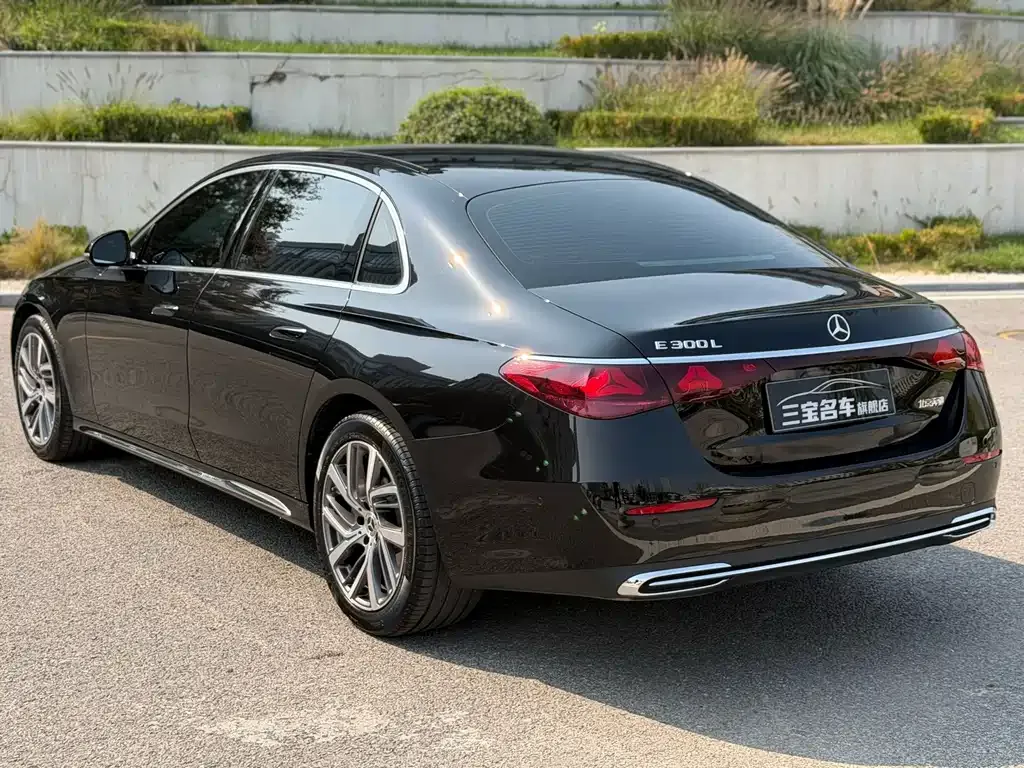 Mercedes-Benz E-Class — фото 10