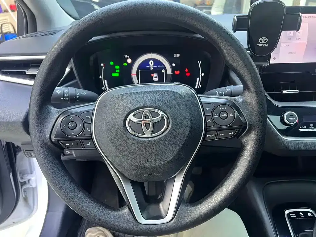 Toyota Corolla — фото 5
