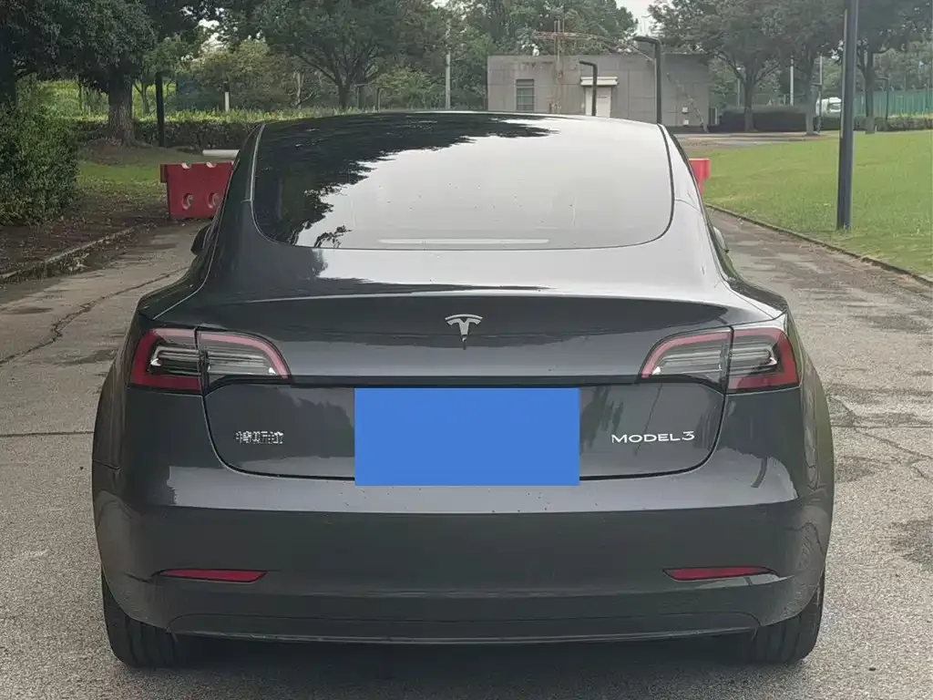 Tesla Model 3 — фото 8
