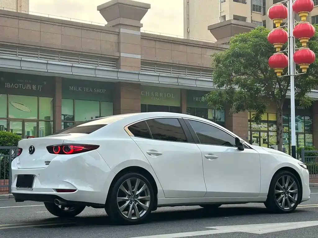 Mazda 3 Axela — фото 10