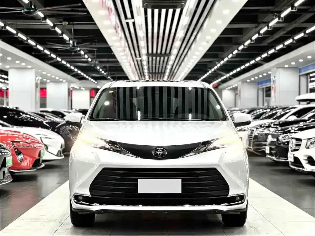 Toyota Sienna — фото 2
