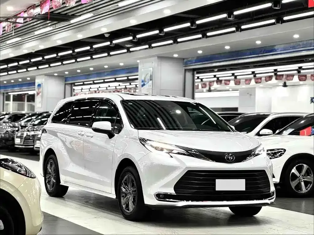 Toyota Sienna — фото 9