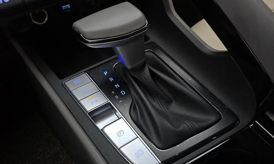 Hyundai AVANTE — фото 6