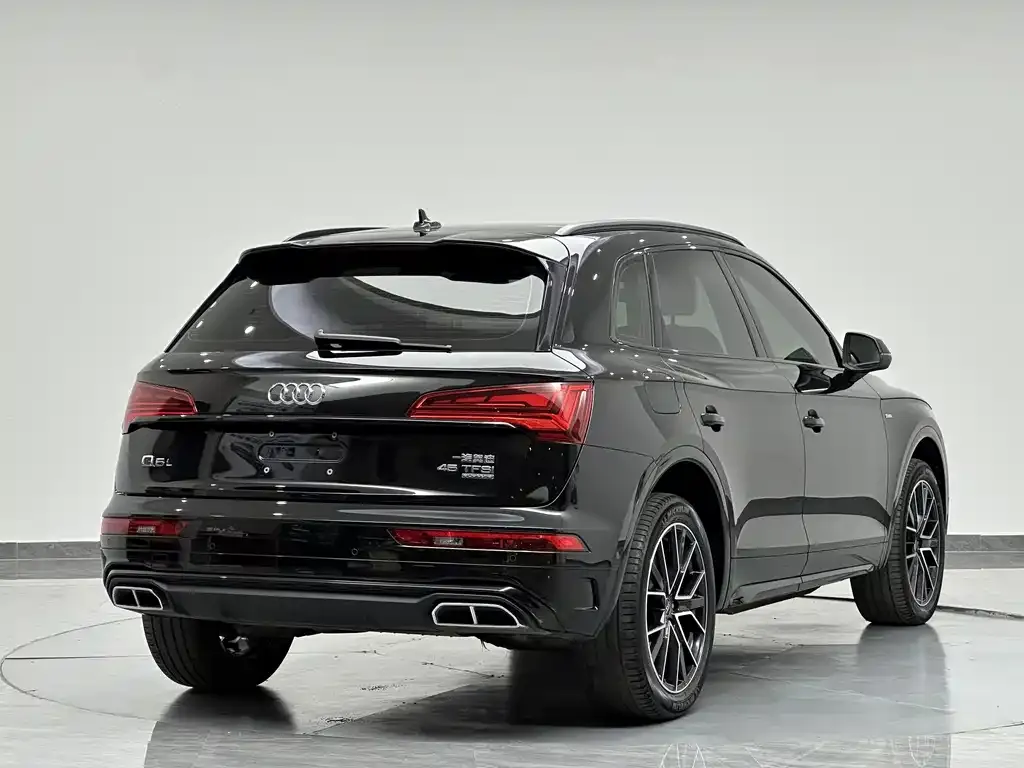 Audi Q5L — фото 9
