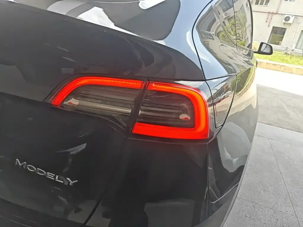 Tesla Model Y — фото 5