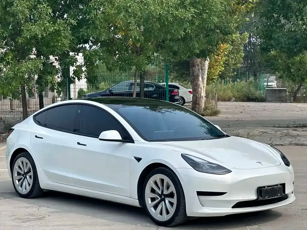 Tesla Model 3 — фото 8