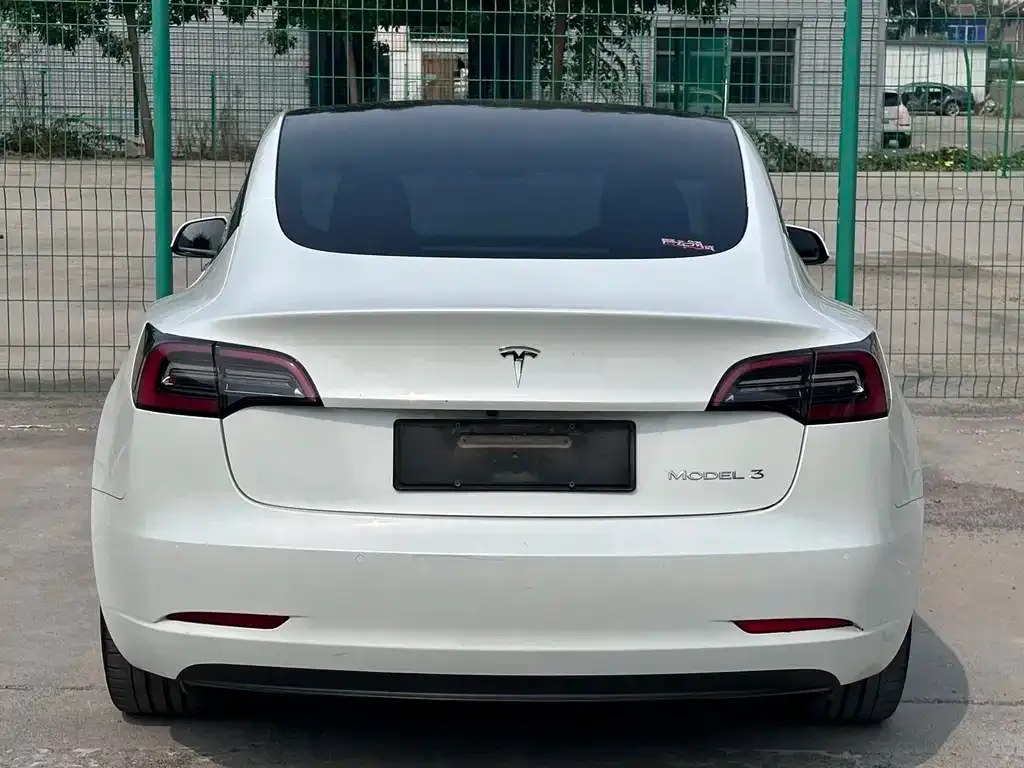Tesla Model 3 — фото 7