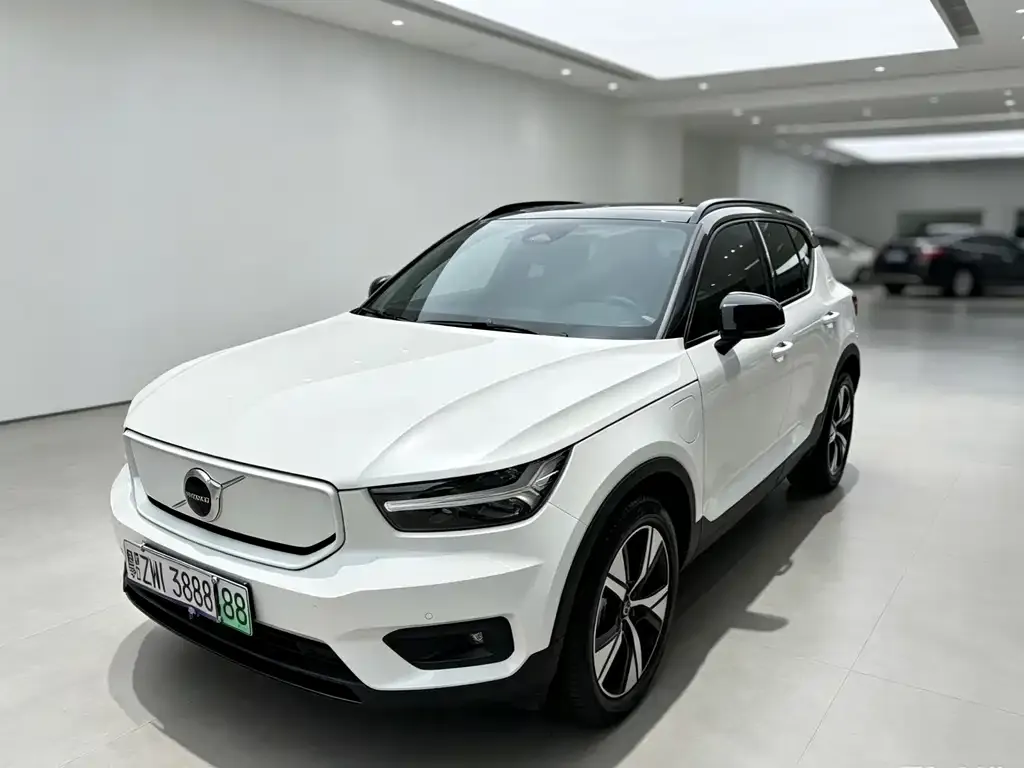 Volvo XC40 NEV — фото 1