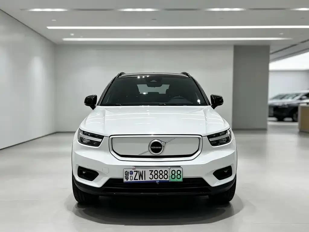Volvo XC40 NEV — фото 2