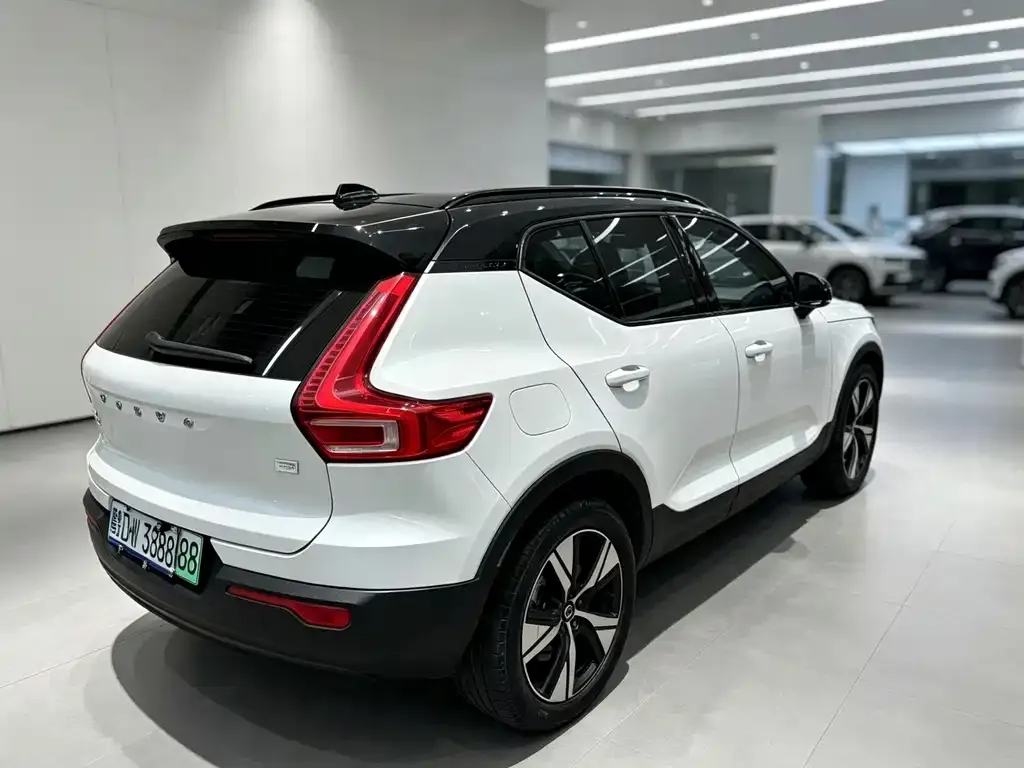 Volvo XC40 NEV — фото 3