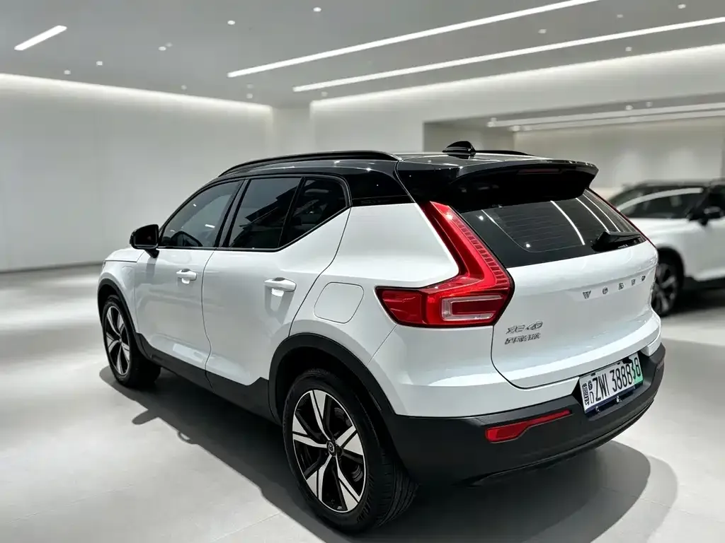 Volvo XC40 NEV — фото 7