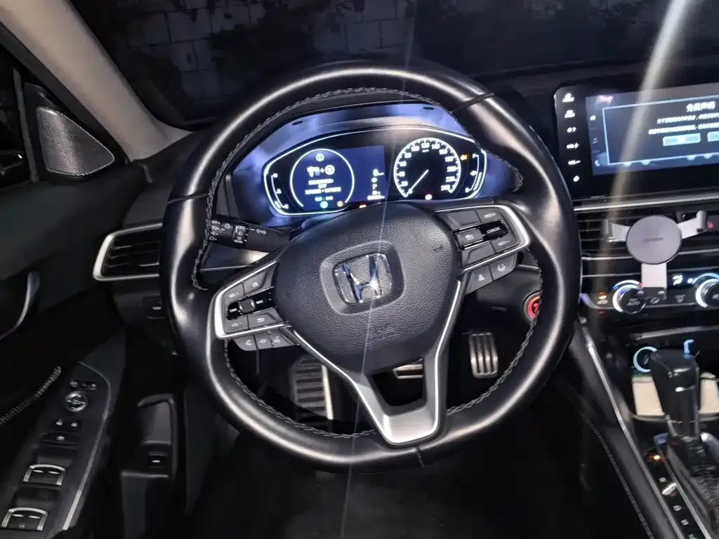 Honda Accord — фото 8