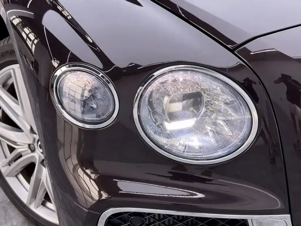 Bentley Flying Spur — фото 4