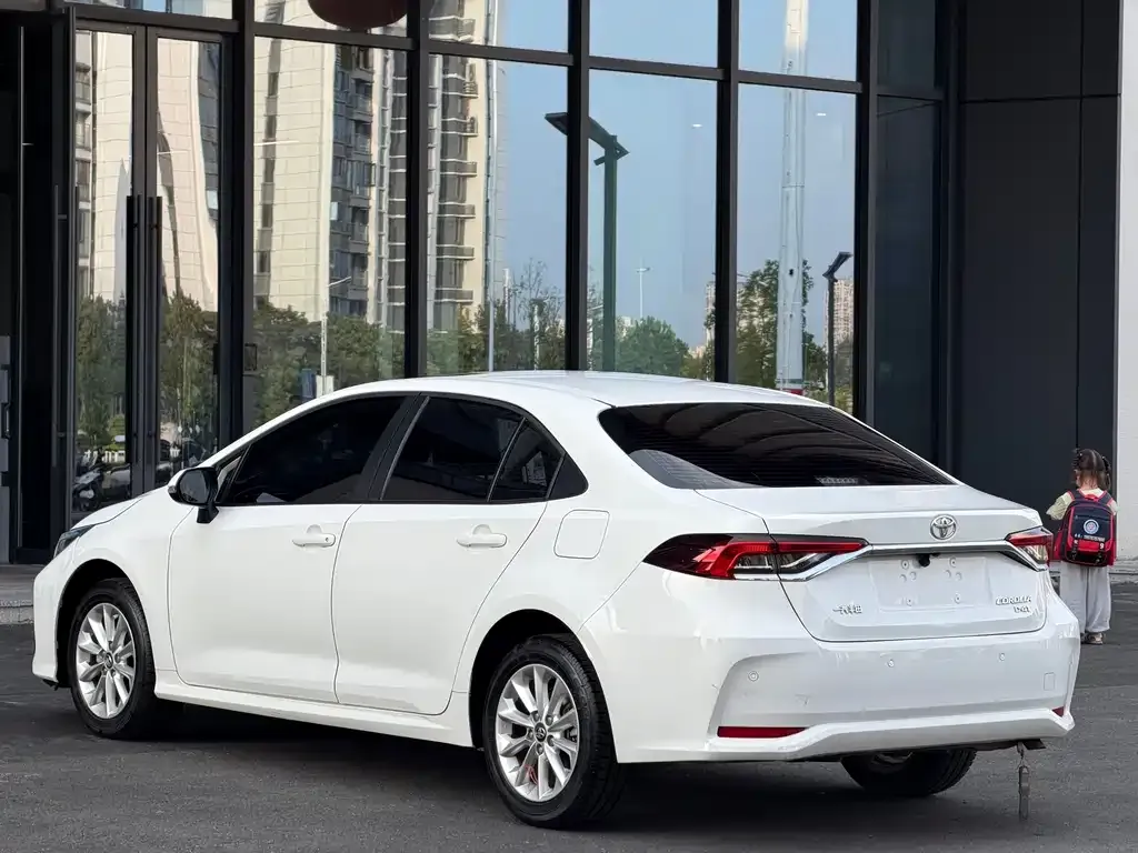Toyota Corolla — фото 9