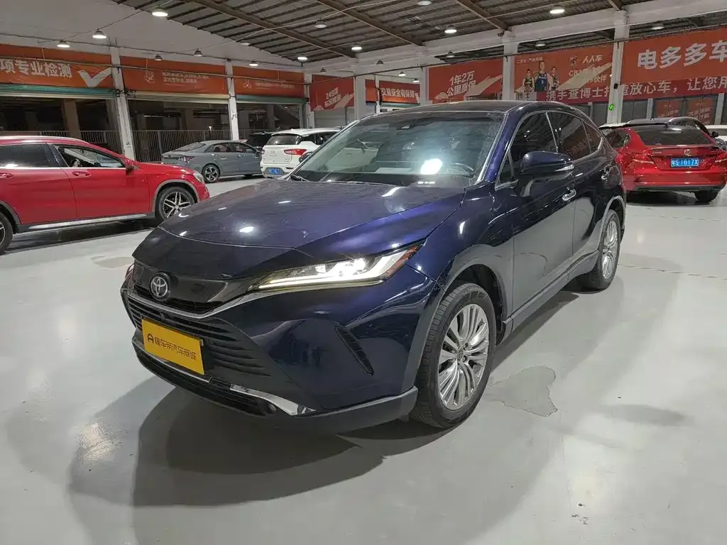 Toyota Harrier — фото 1