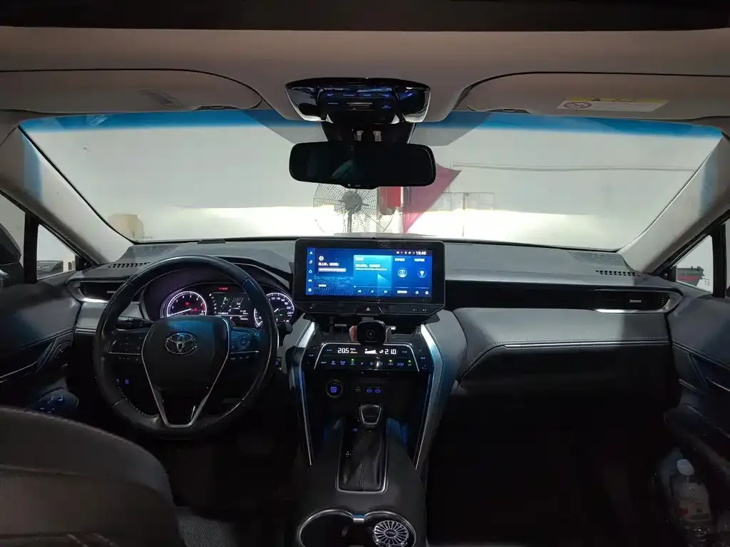 Toyota Harrier — фото 4