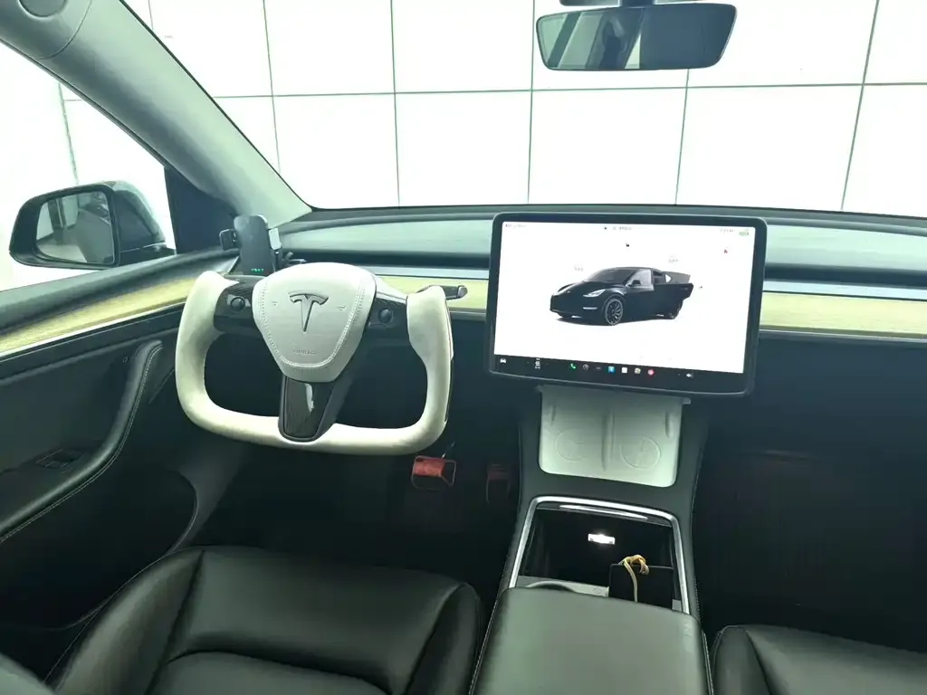 Tesla Model Y — фото 7