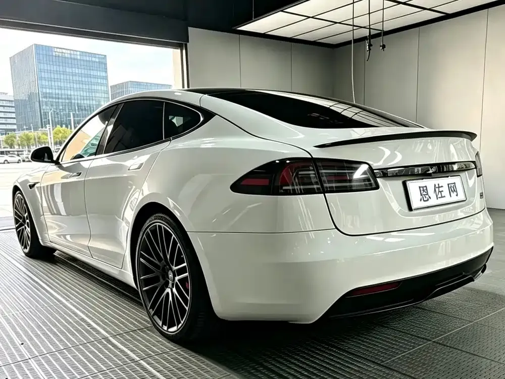 Tesla Model S — фото 4